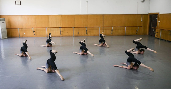 国防大学军事文化学院2013级舞蹈学员技巧课