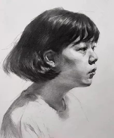 素描头像步骤图二分之一女青年侧面